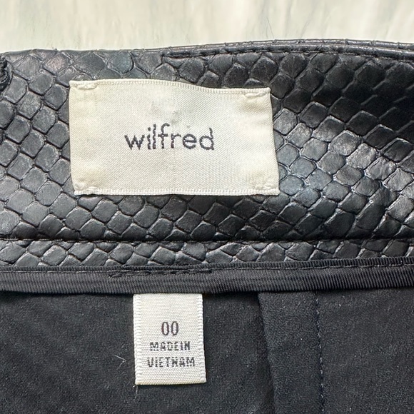 Aritzia Wilfred Patio Vegan Leather Mini Skirt - Picture 13 of 14